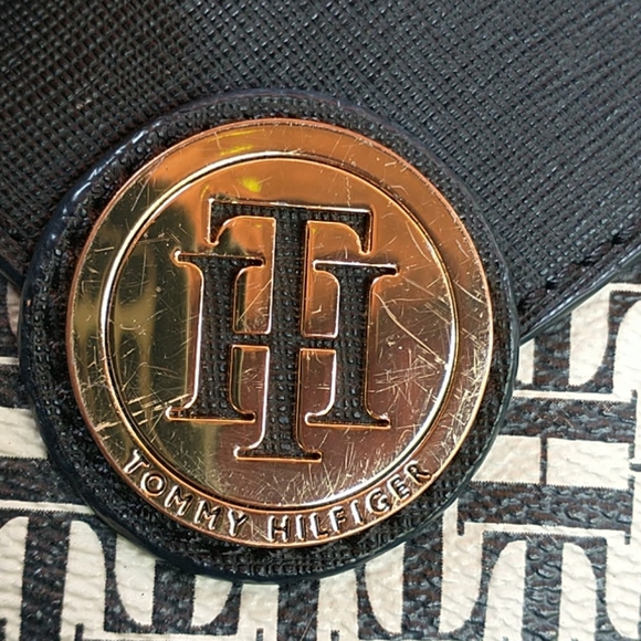 Tommy Hilfiger Crossbody Monogram Bag - Picture 10 of 10
